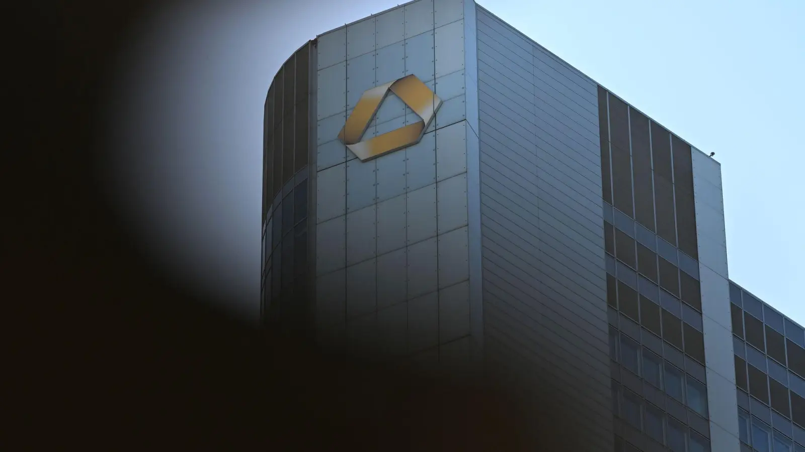 Schluckt die Unicredit die Commerzbank? (Archivbild) (Foto: Michael Brandt/dpa)