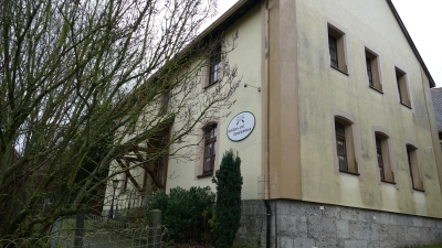 Sanierungsfähiges Gebäude oder marodes Geldgrab? Beim Custenlohrer Gemeindehaus scheinen sich an dieser Frage die Geister zu scheiden. Im Stadtrat gab es einen kleinen Schlagabtausch. (Archivfoto: Sylvia Fehlinger)