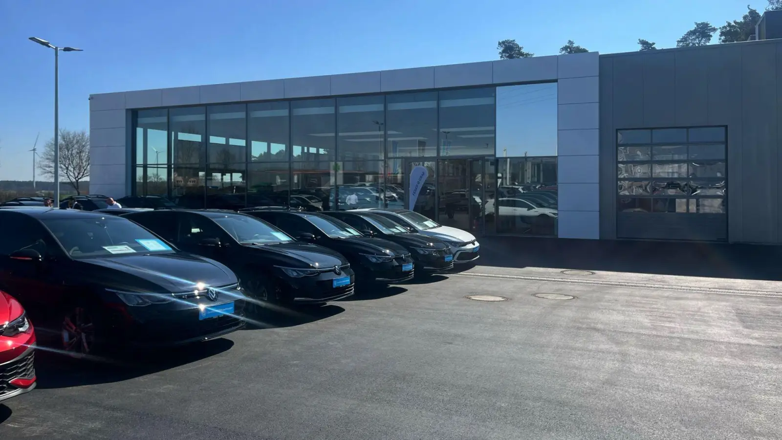 Der neue Feser-Breitschwert-Betrieb für Fahrzeuge von Volkswagen entstand auf 12.500 Quadratmetern Fläche. (Foto: Amelie Hessenauer)