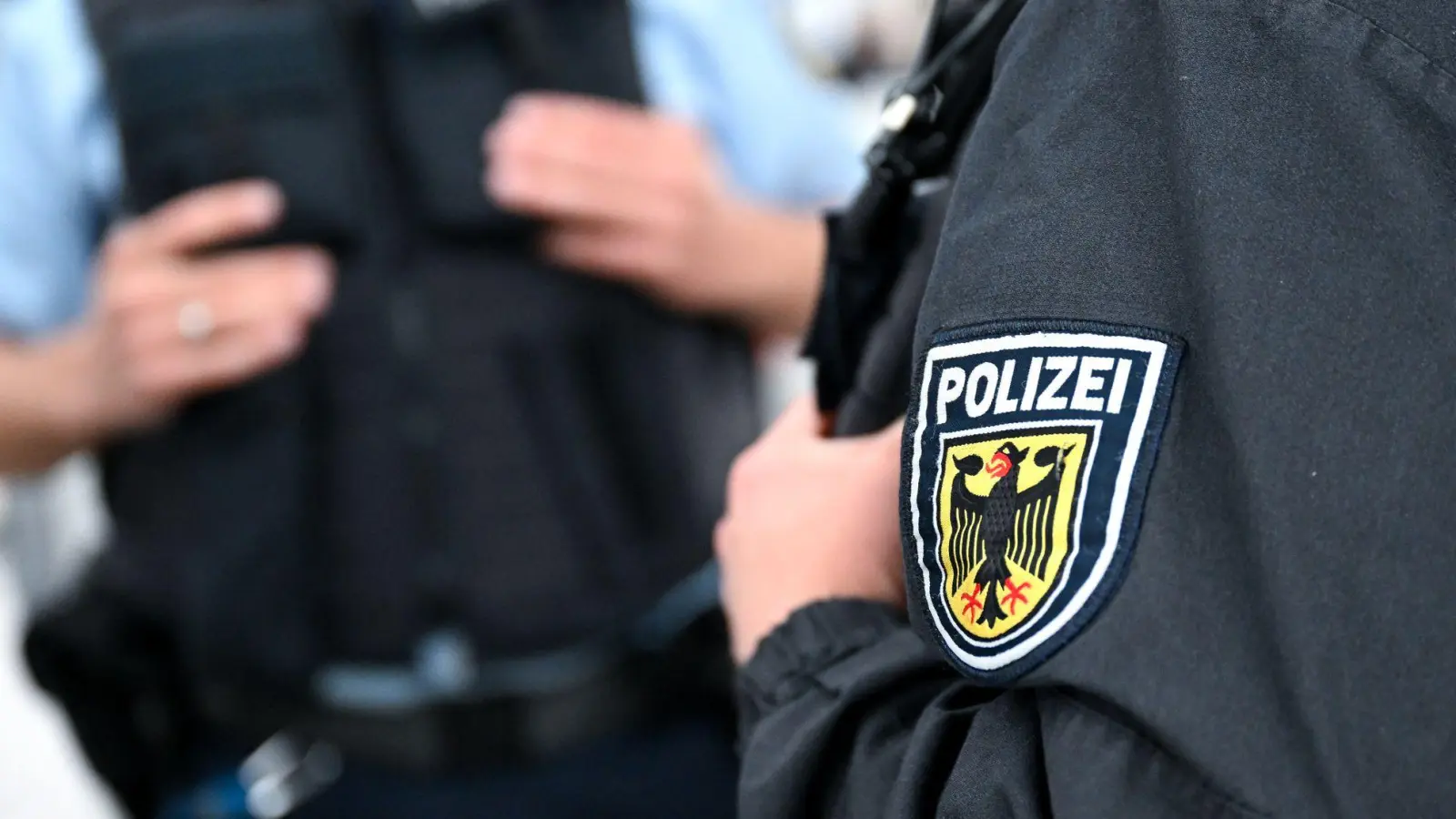 Die junge Frau zeigte den 57-Jährigen bei der Bundespolizei in München an. (Symbolbild) (Foto: Sven Hoppe/dpa)