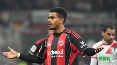 Eintracht-Angreifer Ansgar Knauff musste operiert werden. (Archivbild)  (Foto: Marc Schüler/dpa)