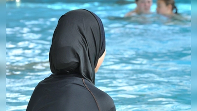 Es sei demütigend, wenn man zum Ausziehen gezwungen werde, sagt eine Betroffene. (Symbolbild) (Foto: Rolf Haid/dpa)
