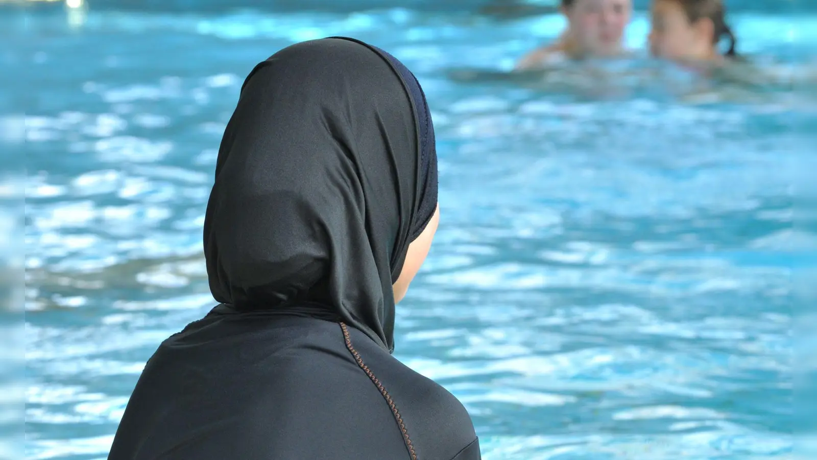 Es sei demütigend, wenn man zum Ausziehen gezwungen werde, sagt eine Betroffene. (Symbolbild) (Foto: Rolf Haid/dpa)