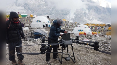 Drohnen sollen helfen, die Sicherheit am Everest zu erhöhen. (Foto: Khimlal Gautam /dpa)