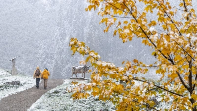 Die Schneefallgrenze liegt am Sonntag zunächst oberhalb von 2.500 Metern. (Foto: Jan Eifert/dpa)