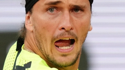 Alexander Zverev fliegt in Paris im Viertelfinale raus. (Foto: Aurelien Morissard/AP/dpa)