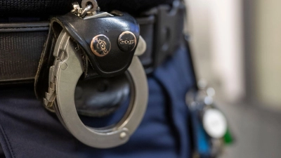 Im Streit soll der Verdächtige den 63-Jährigen nach Angaben der Ermittler getötet haben. (Symbolbild) (Foto: Peter Kneffel/dpa)