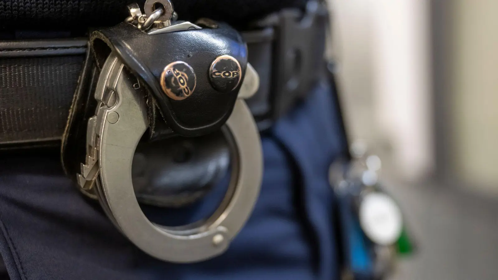 Im Streit soll der Verdächtige den 63-Jährigen nach Angaben der Ermittler getötet haben. (Symbolbild) (Foto: Peter Kneffel/dpa)