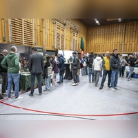 Zahlreiche Firmen stellen sich auf der Ausbildungsbörse 2026 vor. Im persönlichen Gespräch können die zukünftigen Azubis mehr über ihren Traumberuf erfahren. Statte der Messe einen Besuch ab und überzeuge dich selbst! Parkmöglichkeiten bestehen an der Markgrafenhalle und dem Landratsamt. Diese sind ca. 200 Meter von der Berufsschule entfernt. (Foto: Markus Löw)