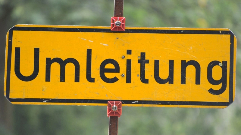 Unter der A6 geht es bei Bottenweiler für einige Monate nicht mehr weiter. (Symbolbild: Tim Brakemeier/dpa/Symbolbild)