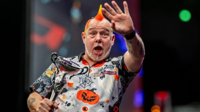 Krönte sich mit einer dominanten Leistung zum Darts-Europameister: Peter Wright. (Foto: David Inderlied/dpa)