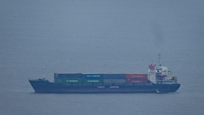 Die Behinderungen der Schifffahrt durch den Iran-Krieg belasten die Weltwirtschaft. (Foto: Uncredited/AP/dpa)