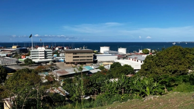 Blick über Honiara - die Salomonen im Südpazifik sind von einem massiven Erdbeben erschüttert worden. (Foto: Charley Piringi/AP/dpa)