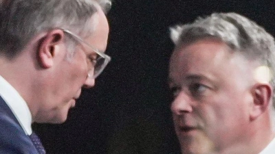 Die Verhandlungsführer Alexander Schweitzer (SPD/links) und Gordon Schnieder (CDU) sind übereingekommen. (Archivbild)  (Foto: Andreas Arnold/dpa)