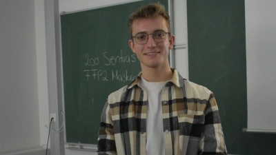 Maurice Thäter, der eine Ausbildung zur Pflegefachkraft absolviert, hielt einen Vortrag zum Thema „Ärzte ohne Grenzen“. (Foto: Ute Niephaus)