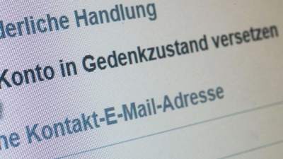 Was soll mit dem digitalen Nachlass geschehen? Schon zu Lebzeiten können Vertrauenspersonen bestimmt werden, die Online-Profile eines Verstorbenen in den Gedenkstatus versetzen. (Foto: Andrea Warnecke/dpa-tmn)