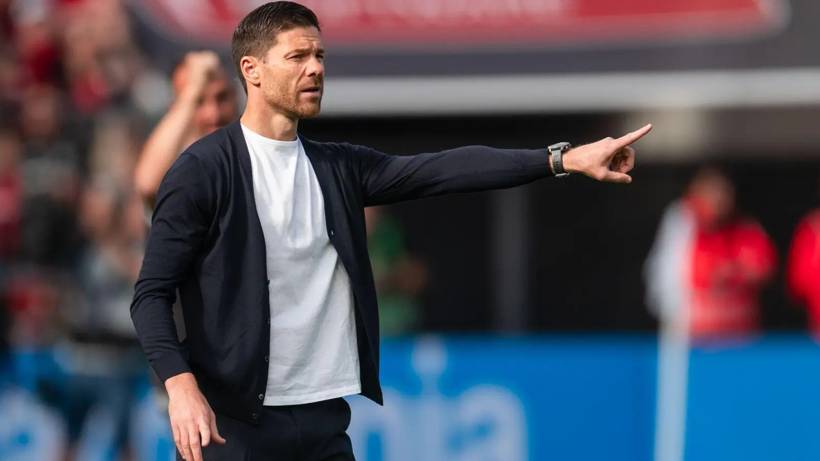 Bleibt gelassen: Leverkusen-Coach Xabi Alonso. (Foto: Marius Becker/dpa)