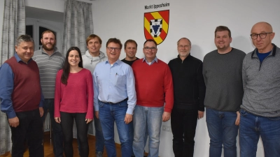 Bürgermeister Karl Schmidt (links) will noch einmal für das Amt kandidieren. Die anderen Ippesheimer und die Ippesheimerin hoffen, von den Wählerinnen und Wahlern ins Gremium votiert zu werden. (Foto: Ute Niephaus )
