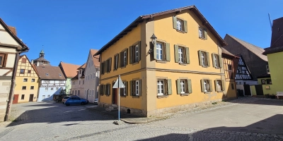 Das Haus in der Kirchengasse 5 ist schon länger ungenutzt. Es besteht laut Gutachten ein erheblicher Sanierungsstau. (Foto: Wolfgang Grebenhof)