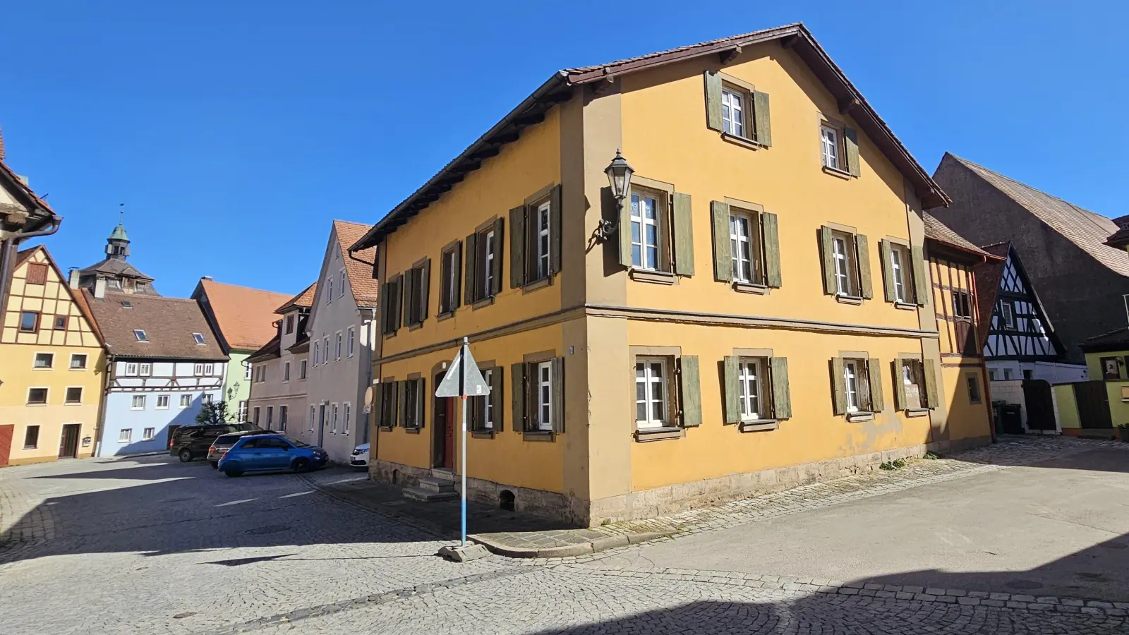 Das Haus in der Kirchengasse 5 ist schon länger ungenutzt. Es besteht laut Gutachten ein erheblicher Sanierungsstau. (Foto: Wolfgang Grebenhof)