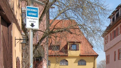 Wer in der Altstadt werktags längere Zeit parken will, muss dafür zahlen. Der Sonntag war bislang kostenfrei. Dies soll sich aber ändern. (Foto: Markus Weinzierl)