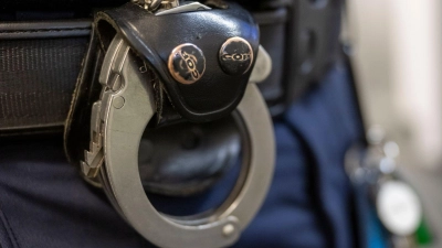 Der Mann ging zur Polizei in Hof. (Symbolbild) (Foto: Peter Kneffel/dpa)