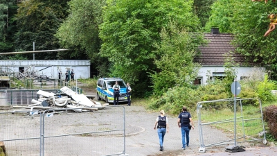 Zeugen hörten Schreie: In einer ehemaligen Brauerei in Iserlohn sollen mehrere Männer einen 30-Jährigen misshandelt haben.  (Foto: Alex Talash/dpa)