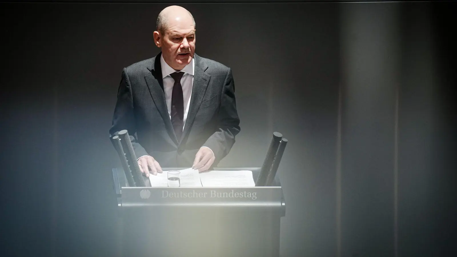 „Das Geldsystem ist nicht mehr so fragil wie vor der Finanzkrise“, sagt Bundeskanzler Olaf Scholz (SPD). (Foto: Kay Nietfeld/dpa)