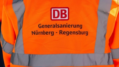 Ursprünglich sollten die Bauarbeiten fünf Monate bis zum 10. Juli dauern. Wenige Tage vorher informierte die Bahn darüber, dass der Termin nicht zu halten sei. (Archivbild) (Foto: Armin Weigel/dpa)