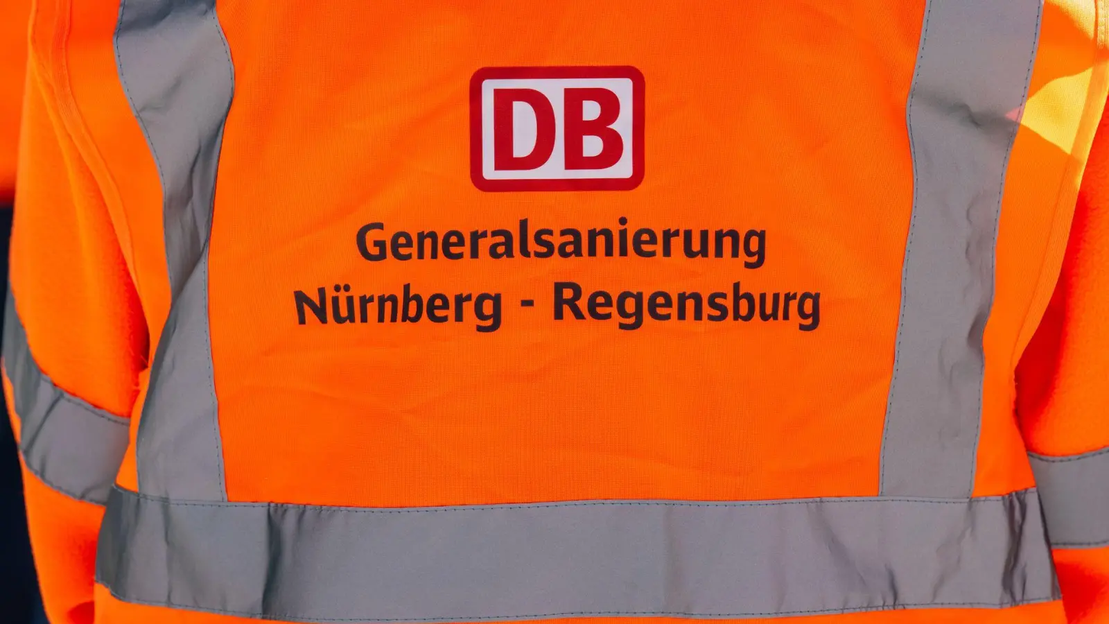 Ursprünglich sollten die Bauarbeiten fünf Monate bis zum 10. Juli dauern. Wenige Tage vorher informierte die Bahn darüber, dass der Termin nicht zu halten sei. (Archivbild) (Foto: Armin Weigel/dpa)