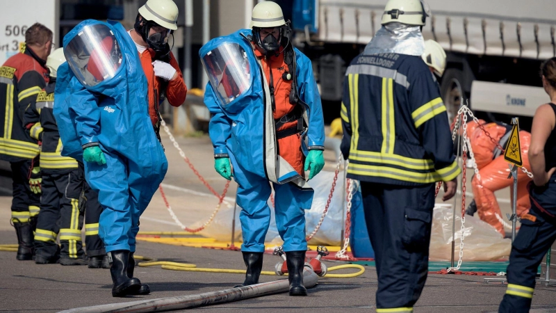 Insgesamt waren rund 150 Einsatzkräfte von Feuerwehr, Rettungsdienst und Polizei vor Ort.  (Foto: dpa/Tizian Gerbing)