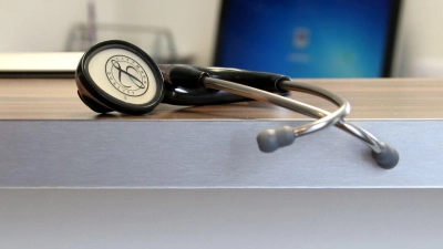 Die Hausärzte wollen, dass die Krankenkassen den Rotstift bei sich selbst ansetzen. (Archivbild) (Foto: Stephan Jansen/dpa)