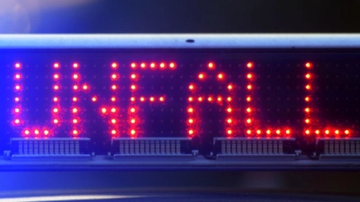 Nach dem Unfall auf der A8 ermittelt die Polizei gegen den 67-jährigen Lastwagenfahrer. (Symbolbild) (Foto: Stefan Puchner/dpa)