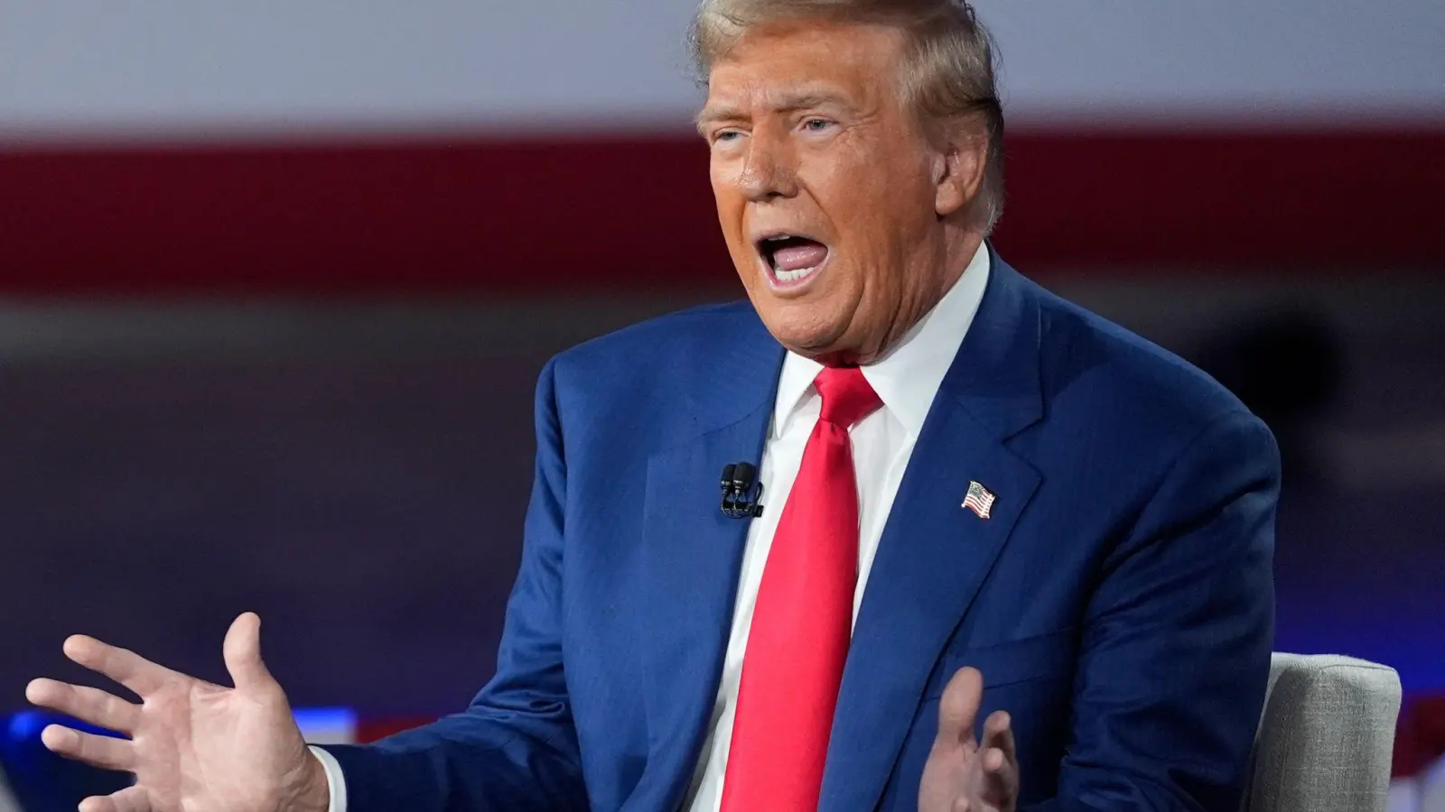 Trump hat den Mund im Wahlkampf sehr voll genommen. (Archivbild) (Foto: Evan Vucci/AP/dpa)