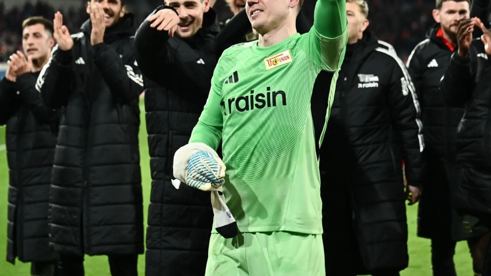 War der gefeierte Mann bei Unions Sieg in Freiburg: Torwart Matheo Raab. (Foto: Silas Stein/dpa)