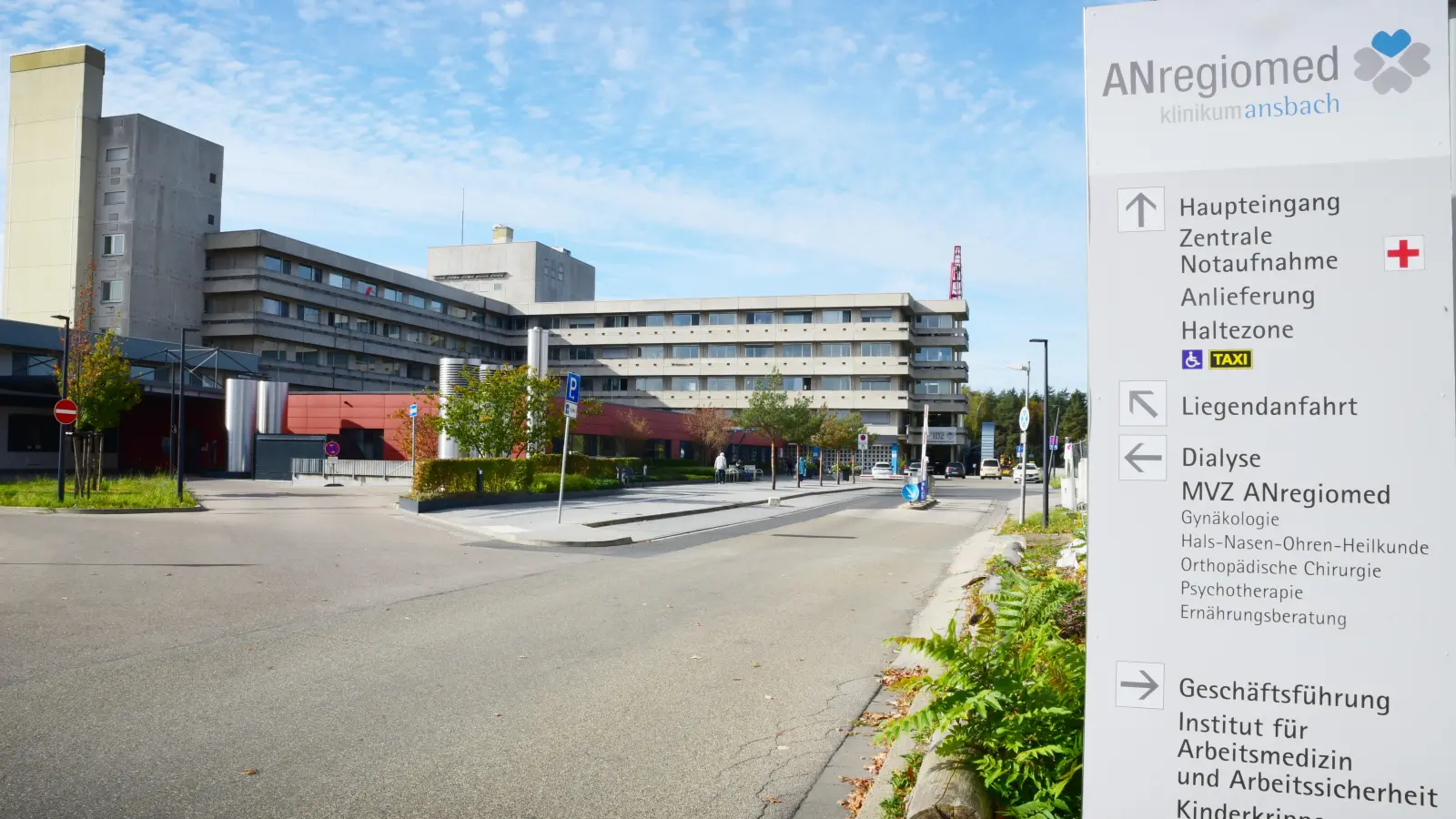 Der Streit um die Zukunft der ANregiomed-Kliniken (hier die Klinik in Ansbach) bleibt scharf. (Foto: Irmeli Pohl)