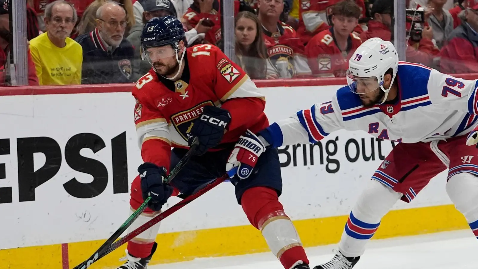 Ein Schritt weiter: Sam Reinhart (l.) gewinnt mit den Florida Panthers die Eastern Conference. (Foto: Lynne Sladky/AP/dpa)