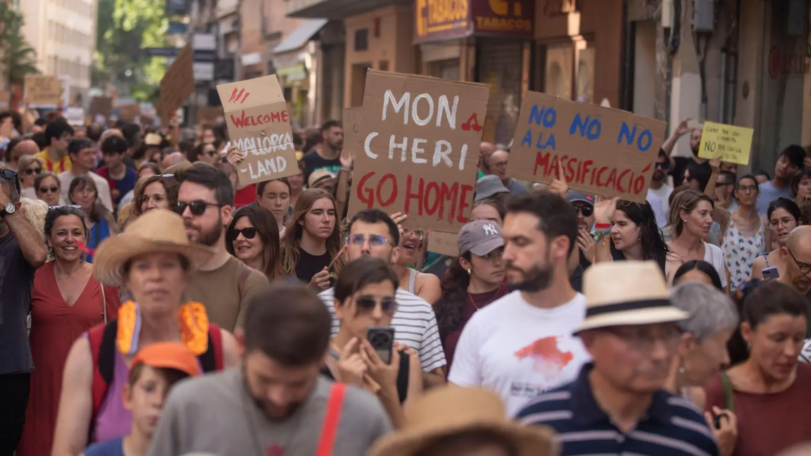 Sind Touristen nicht mehr willkommen? (Archivbild) (Foto: Clara Margais/dpa)