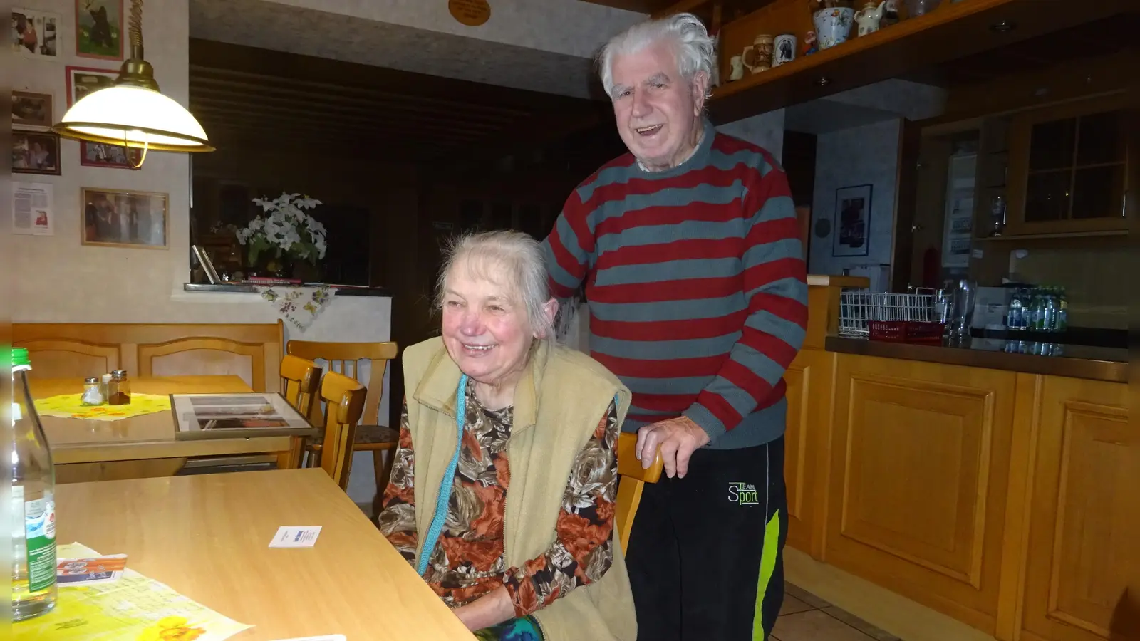 „Wir machen das, solange wir können“: Renate und Willi Meyer genießen ihr Leben als Wirtsleute am Weinberg und denken überhaupt nicht daran, aufzuhören. (Foto: Florian Pöhlmann)