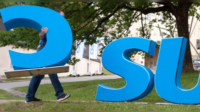 Die CSU steht unter Druck - noch nie musste sie im bürgerlich-konservativen Lager rechts der Mitte mit mehr Konkurrenz klarkommen als derzeit. (Illustration) (Foto: picture alliance / dpa)