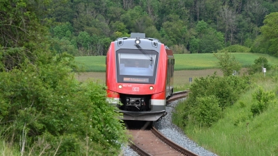 Der Zug zwischen Steinach nach Rothenburg ist defekt und muss auf der Strecke repariert werden.  (Archivbild: Manfred Blendinger)