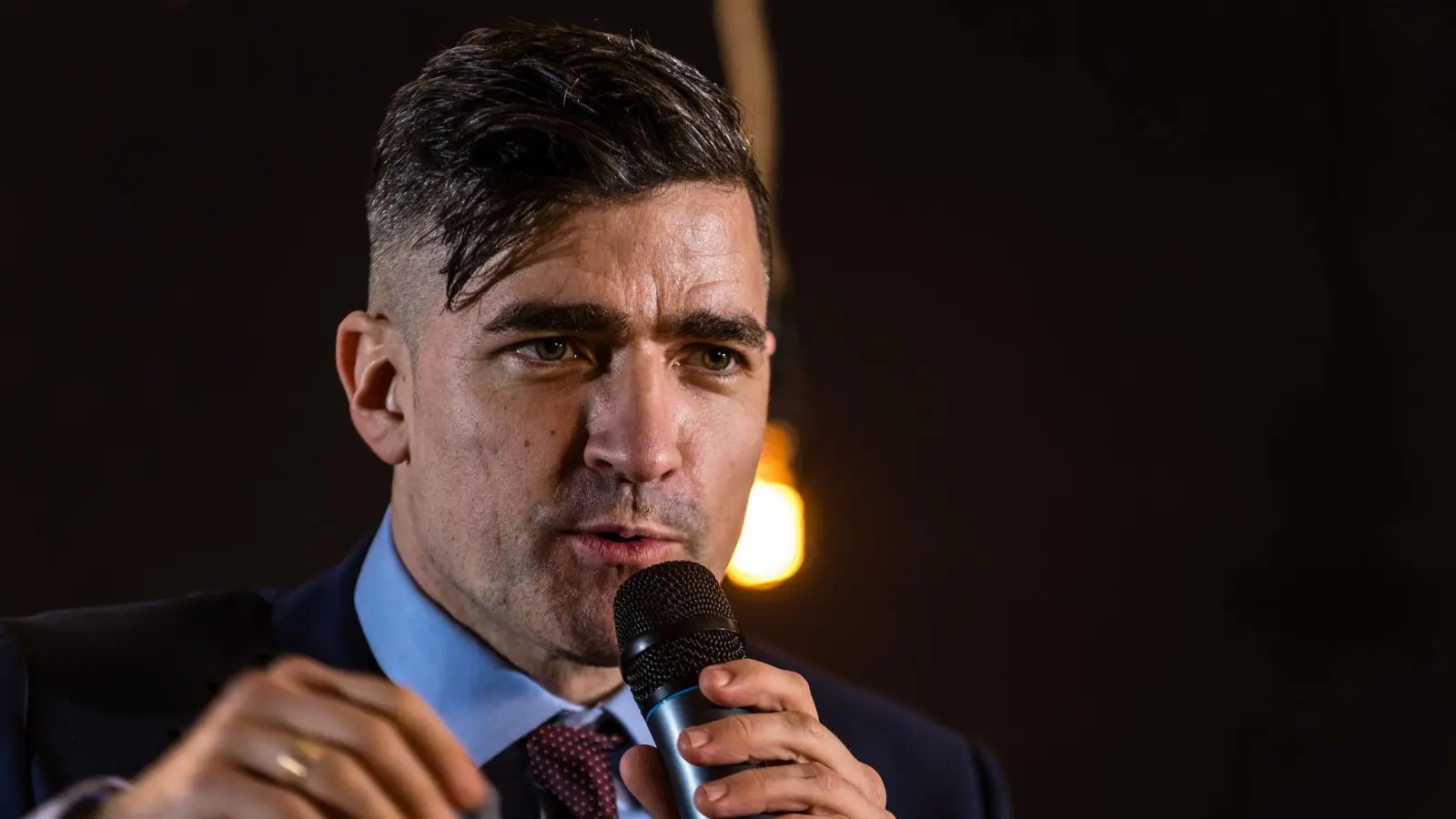 Der Rechtsextremist Martin Sellner wurde im Thüringer Landtag von Vertretern der AfD empfangen. (Archivbild) (Foto: Frank Hammerschmidt/dpa)