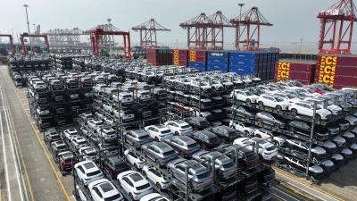 Chinesische E-Autos vor dem Export (Foto: XinHua/dpa)