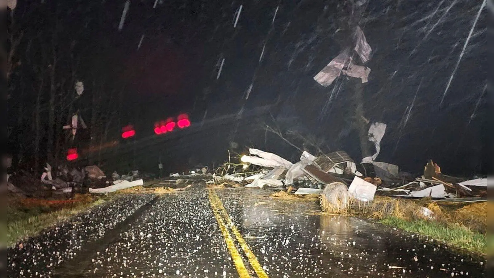 Stürme und Tornados peitschen über den Süden der USA. (Foto: Trooper Austin James/Missouri State Highway Patrol/AP/dpa)