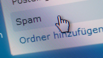 Die Versprechen in den Spam-Mails, bis zu 35 oder gar 55 Prozent Sprit mit einem kleinen Dongle einsparen zu können, sind frei erfunden. (Foto: Andrea Warnecke/dpa-tmn)