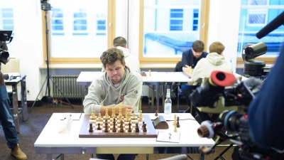 Magnus Carlsen saß am Wochenende zweimal für den FC St. Pauli am Brett. (Foto: Marcus Brandt/dpa)