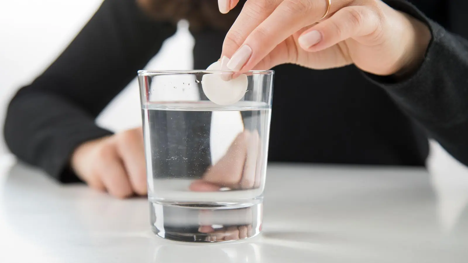 Bei chronisch-entzündlichen Darmerkrankungen können Magnesium-Präparate helfen, einen Mangel des Mineralstoffs auszugleichen. (Foto: Christin Klose/dpa-tmn)