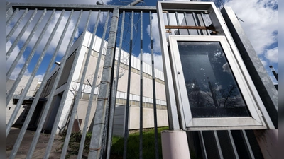 In Stuttgart-Stammheim fanden zahlreiche der Prozesse gegen RAF-Mitglieder statt. Der Gerichtssaal aus den Siebzigern wurde inzwischen abgerissen und durch einen Neubau ersetzt. (Archivbild) (Foto: Marijan Murat/dpa)