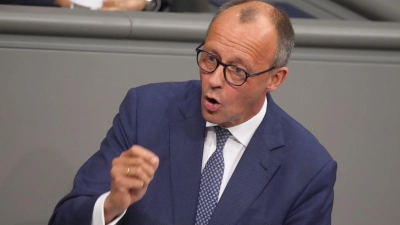 Oppositionsführer und Unions-Kanzlerkandidat Merz setzt in seiner Rede im Bundestag auf Attacke. (Foto: Kay Nietfeld/dpa)