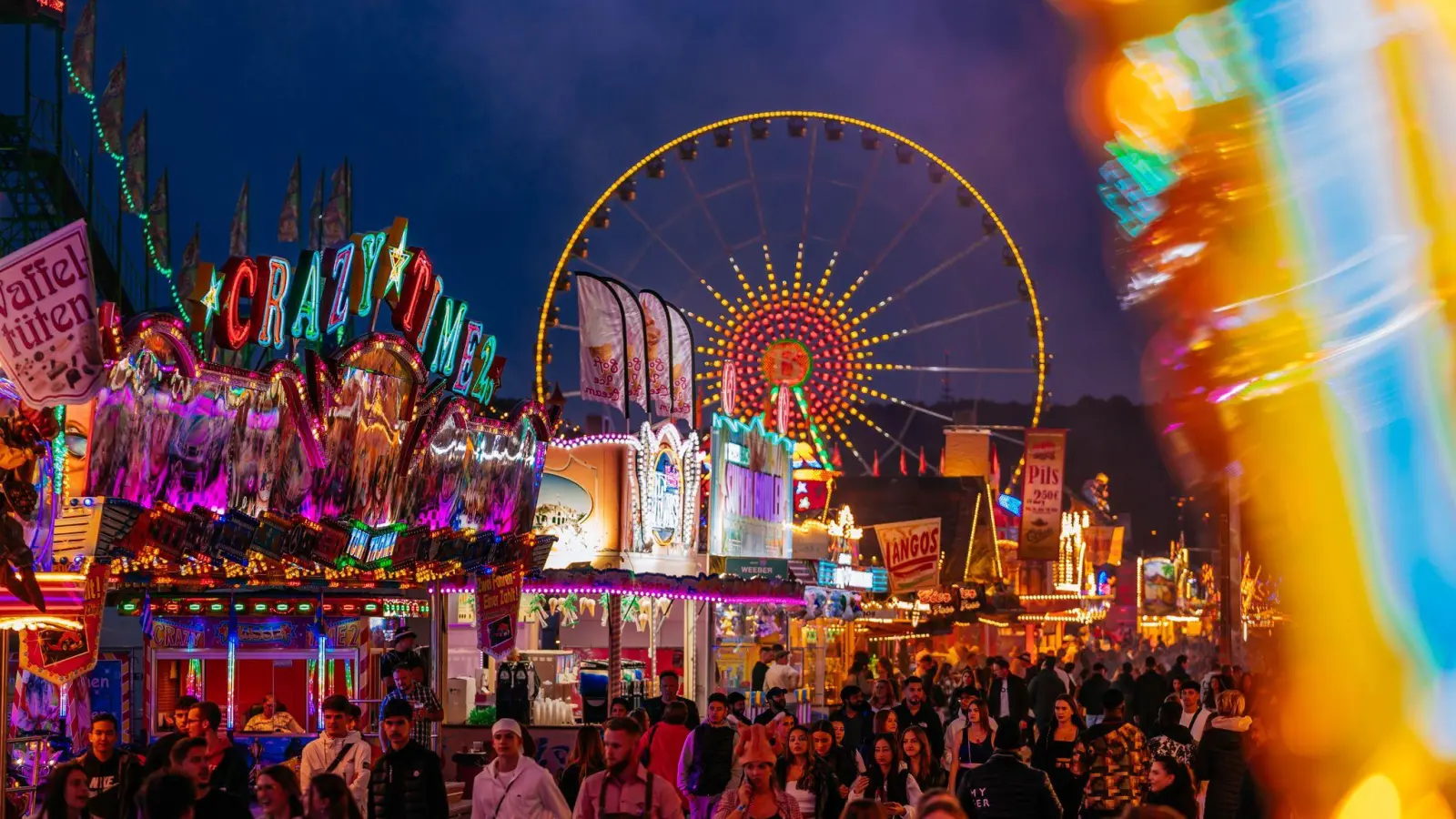 Der Cannstatter „Wasen“ in Stuttgart ist nach dem Münchner Oktoberfest das zweitgrößte Volksfest in Deutschland. (Foto: Thomas Niedermüller/dpa)